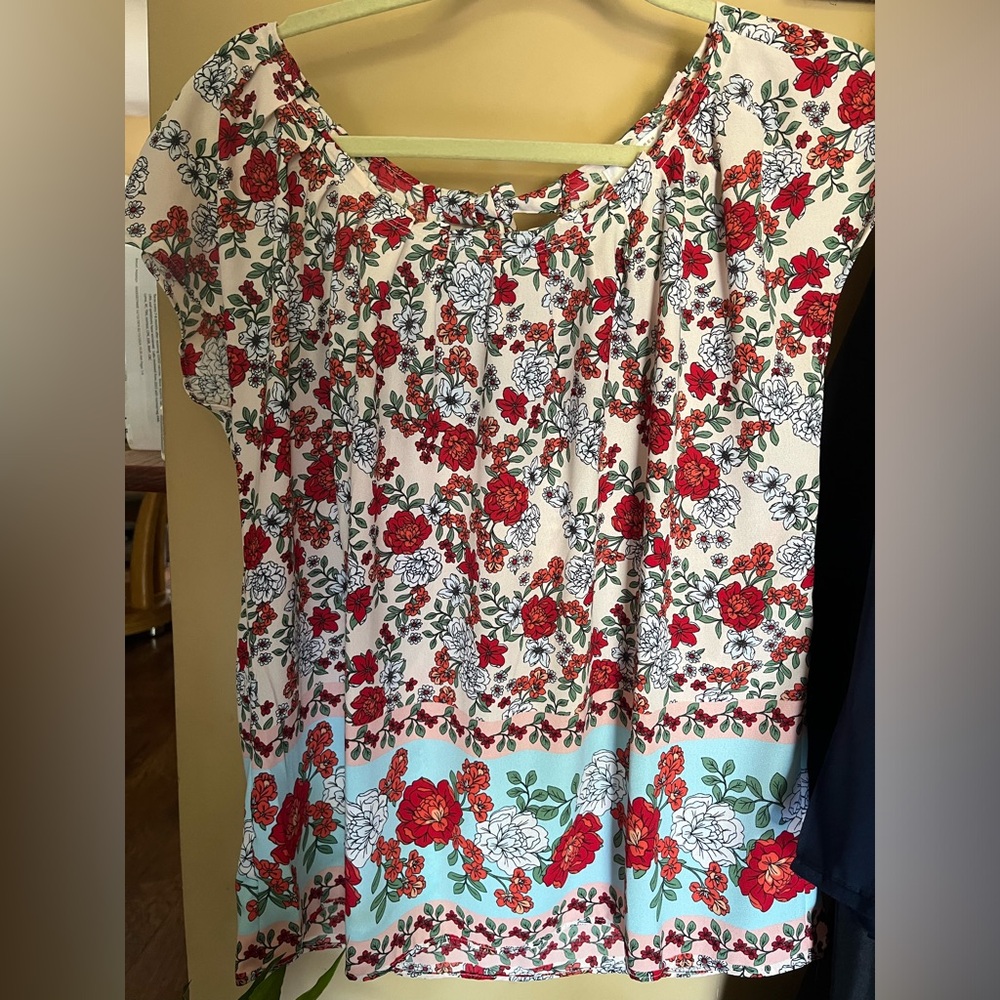 LC Lauren Conrad Red Floral Short Sleeve Blouse